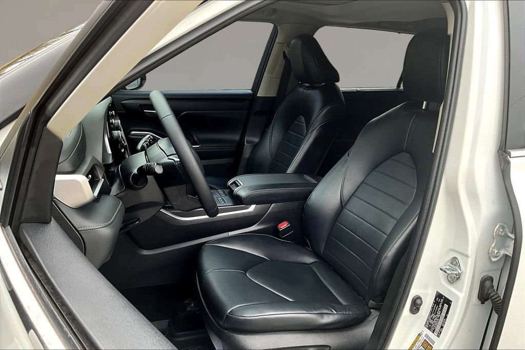 Used 2022 Toyota Highlander XLE image 21