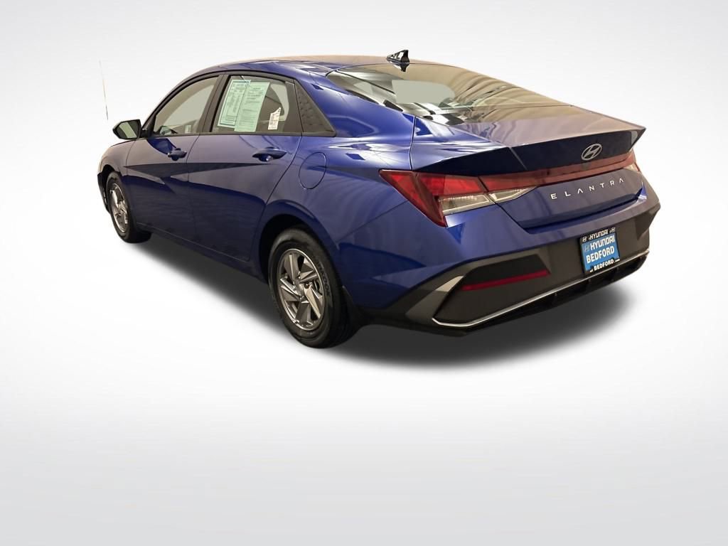Certified 2025 Hyundai Elantra SE image 8