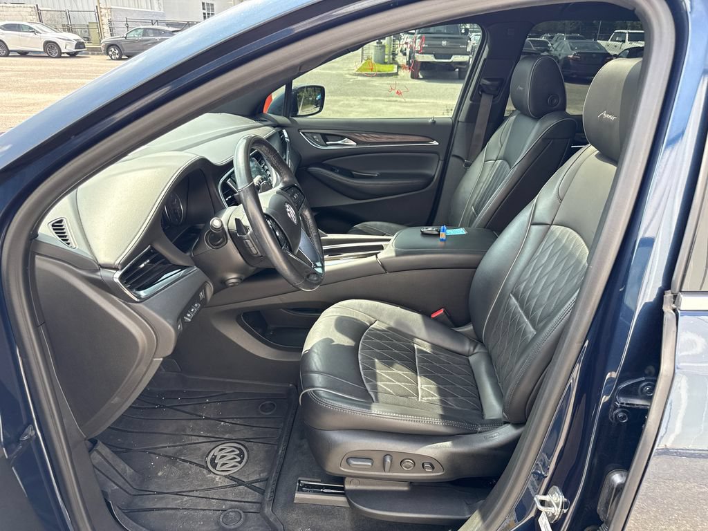 Used 2022 Buick Enclave Avenir w/ Avenir Technology Package FWD image 10