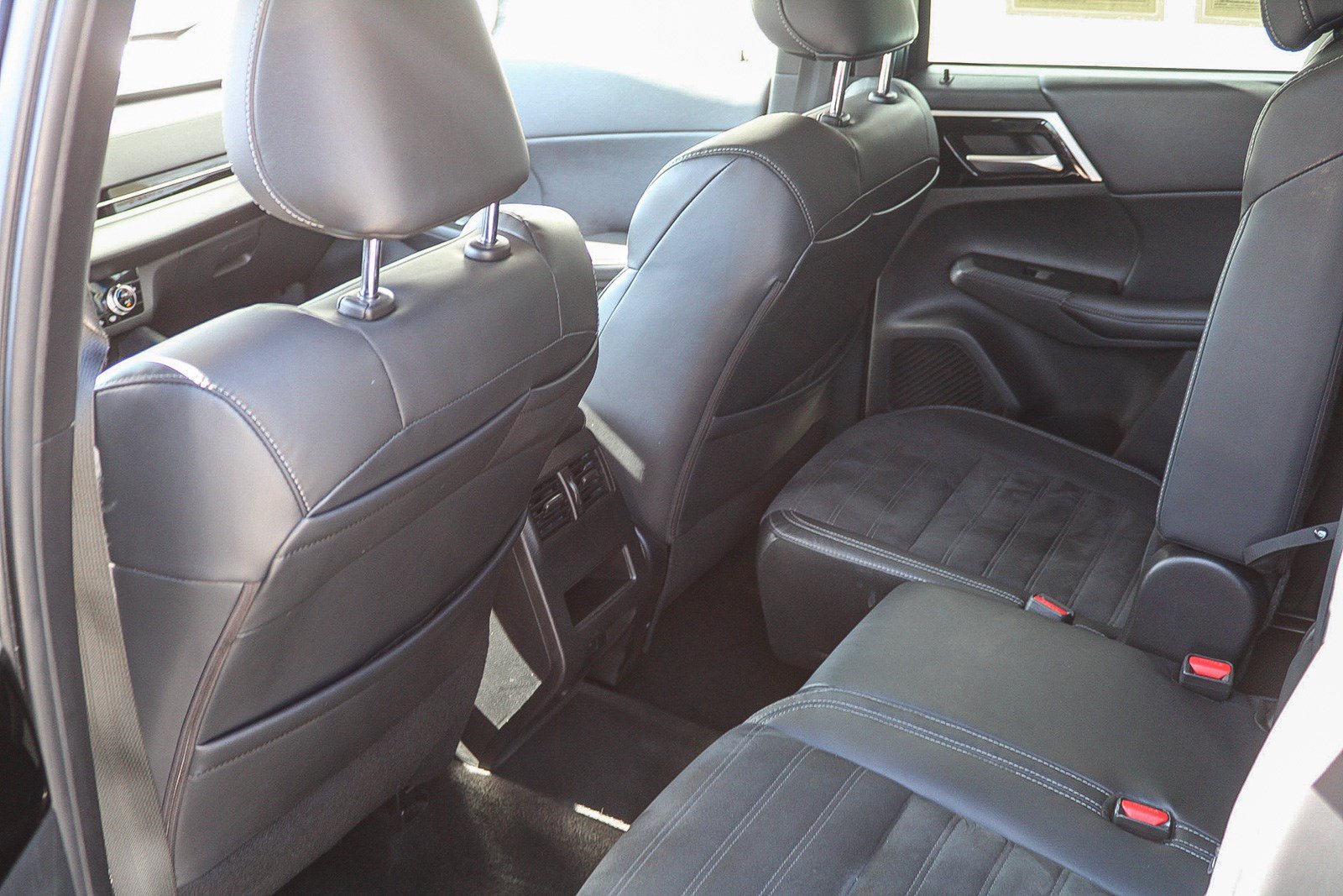 Used 2023 Mitsubishi Outlander SE AWD/4WD image 20