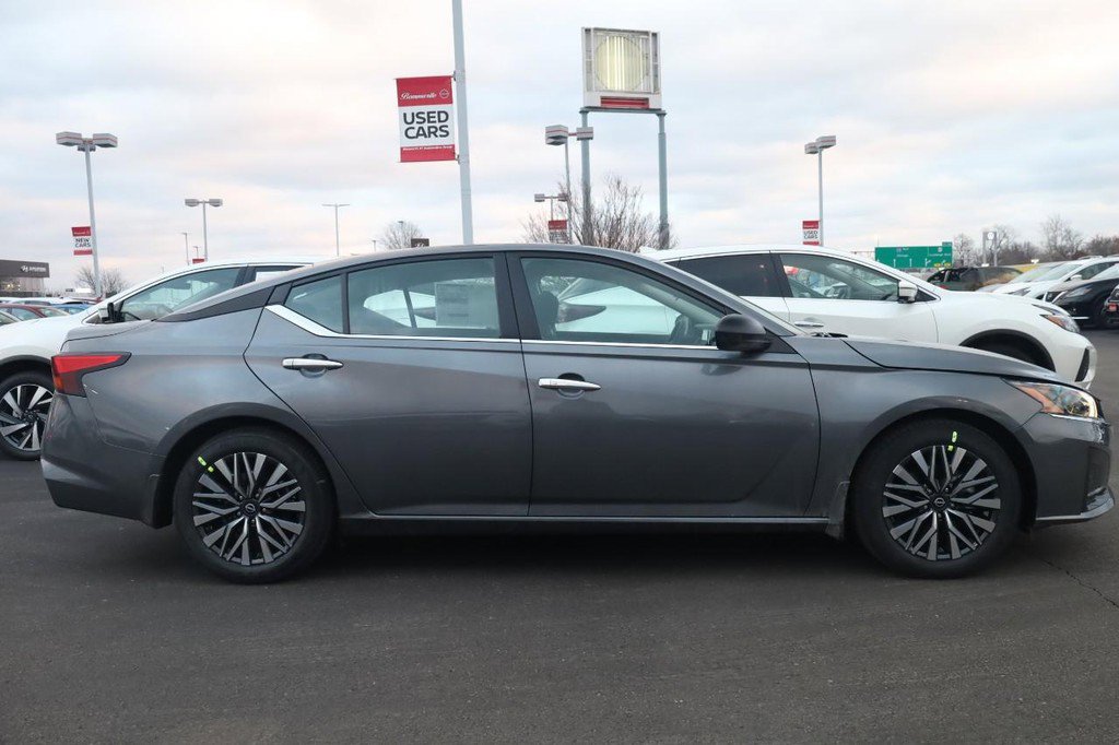 New 2025 Nissan Altima 2.5 SV image 5