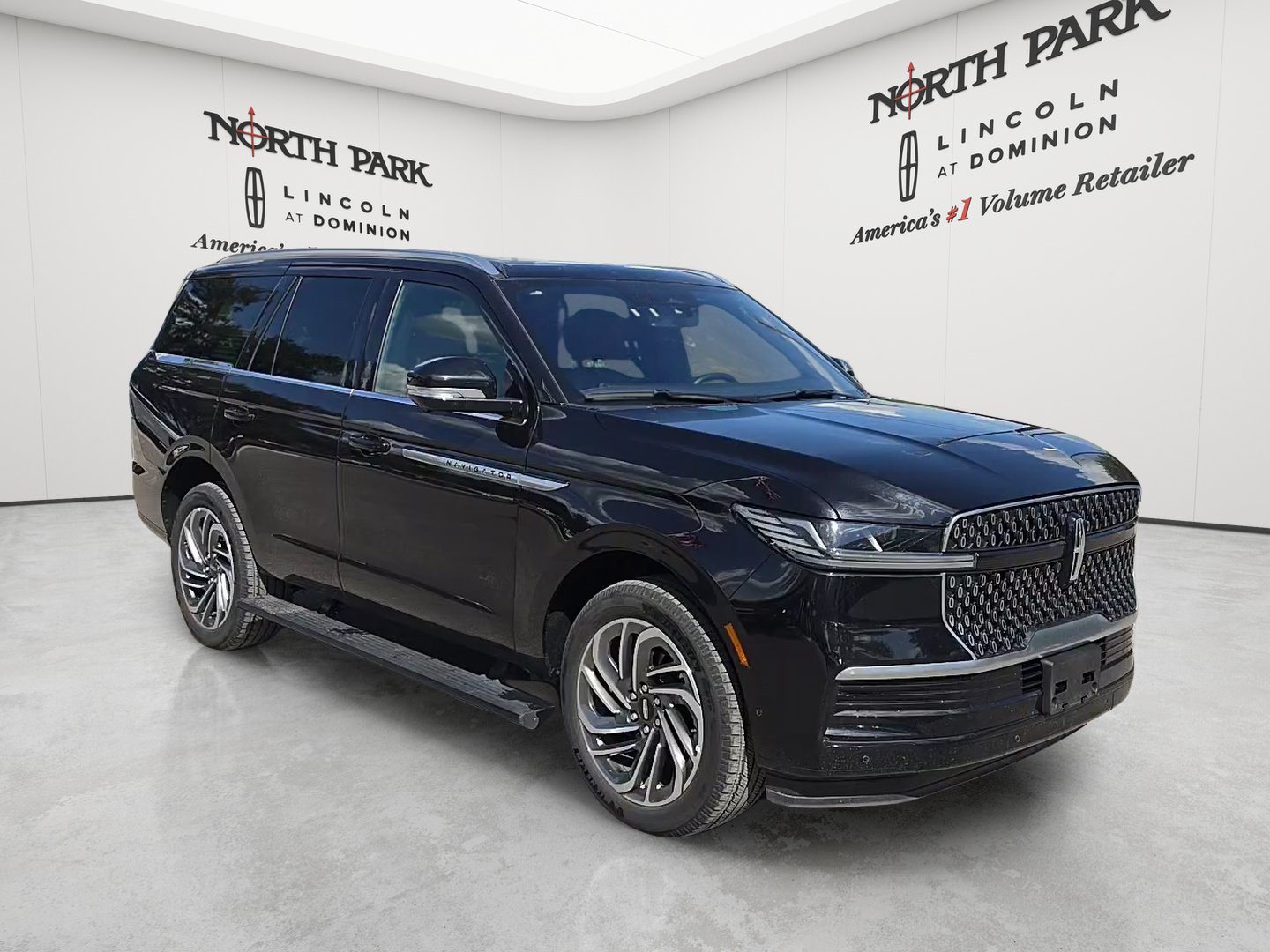 Used 2025 Lincoln Navigator Reserve AWD/4WD image 7