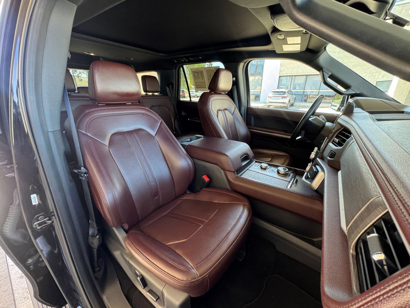 Used 2024 Ford Expedition Limited AWD/4WD image 40
