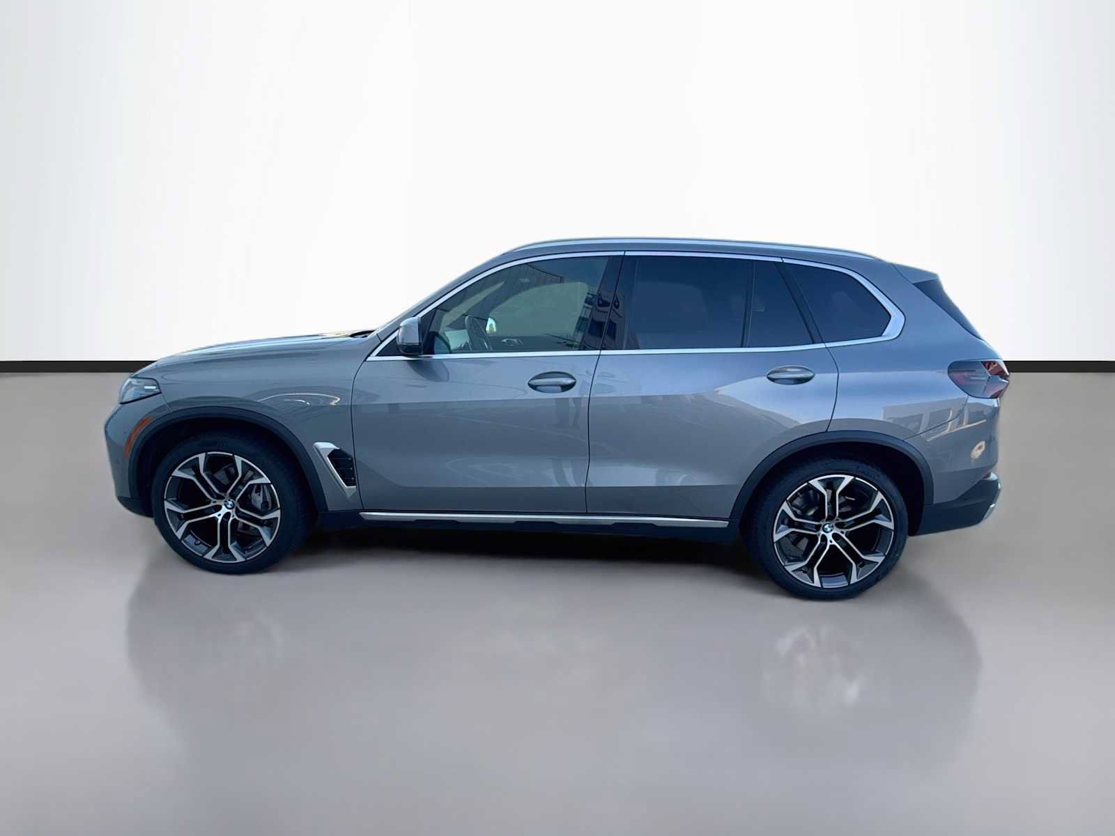 Used 2026 BMW X5 xDrive40i AWD/4WD image 5