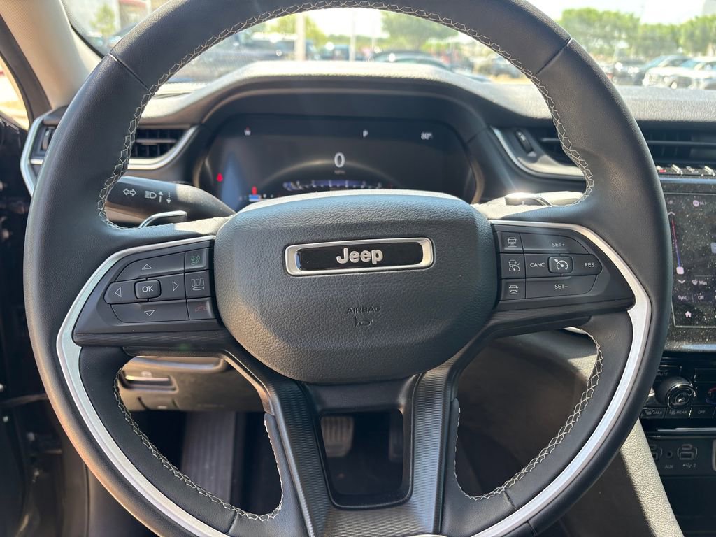 Used 2024 Jeep Grand Cherokee Laredo RWD image 14