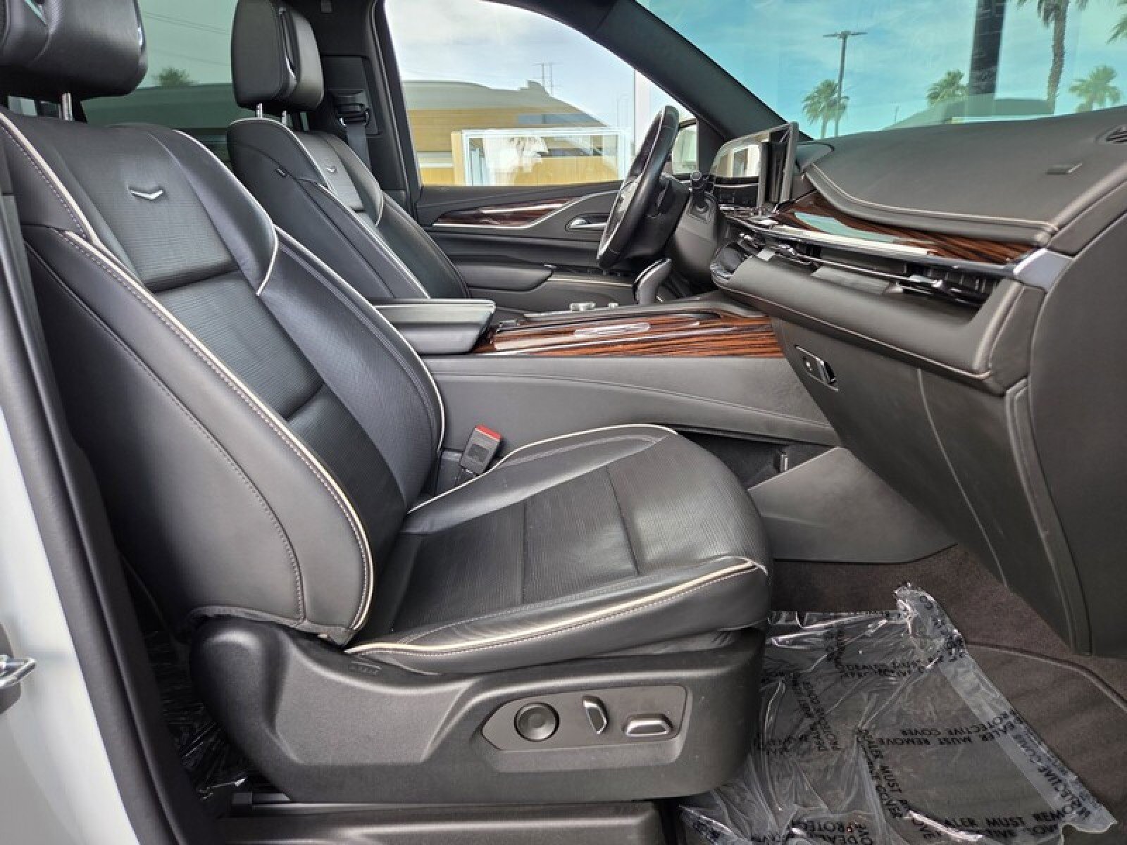 Used 2022 Cadillac Escalade Premium Luxury AWD/4WD image 21