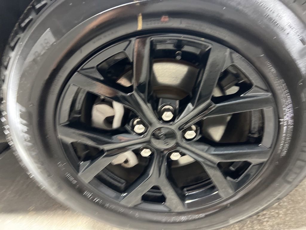 Used 2025 Jeep Grand Cherokee Altitude image 42