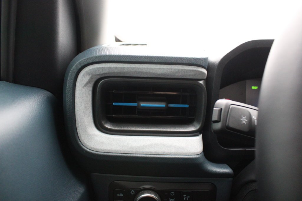 New 2026 Ford Maverick XLT w/ XLT Luxury Package FWD image 8
