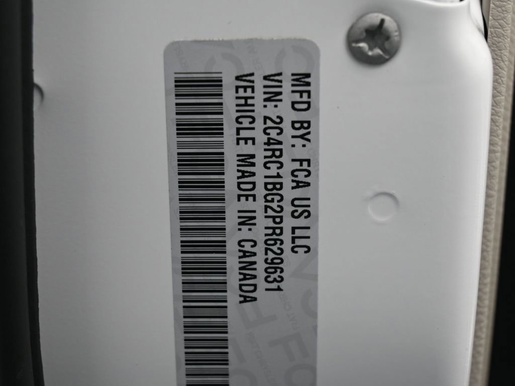 Used 2023 Chrysler Pacifica Touring-L image 19