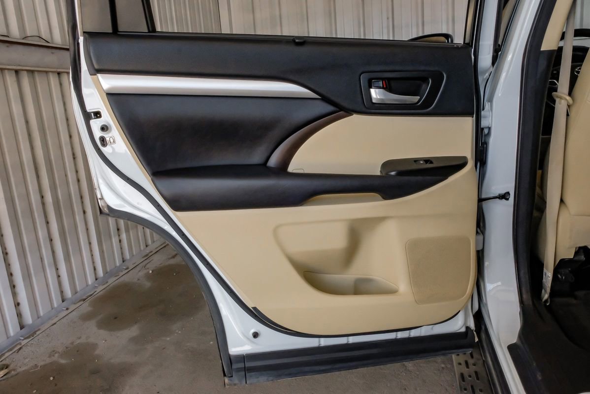 Used 2018 Toyota Highlander XLE FWD image 46