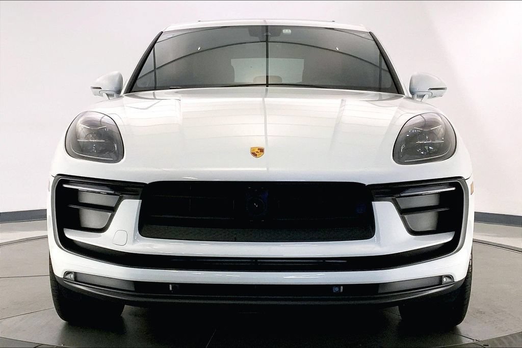 Used 2023 Porsche Macan AWD/4WD image 2