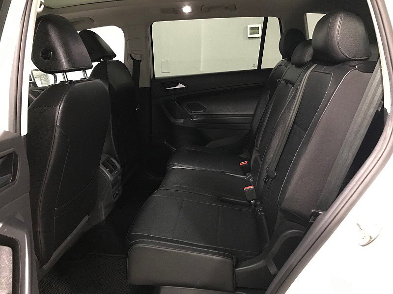 Used 2020 Volkswagen Tiguan SE w/ Panoramic Sunroof Package image 16