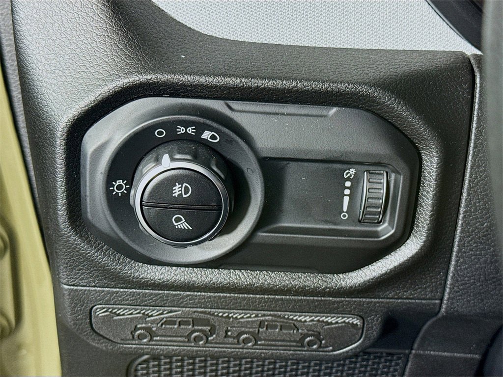 Used 2025 Jeep Gladiator Sport image 18