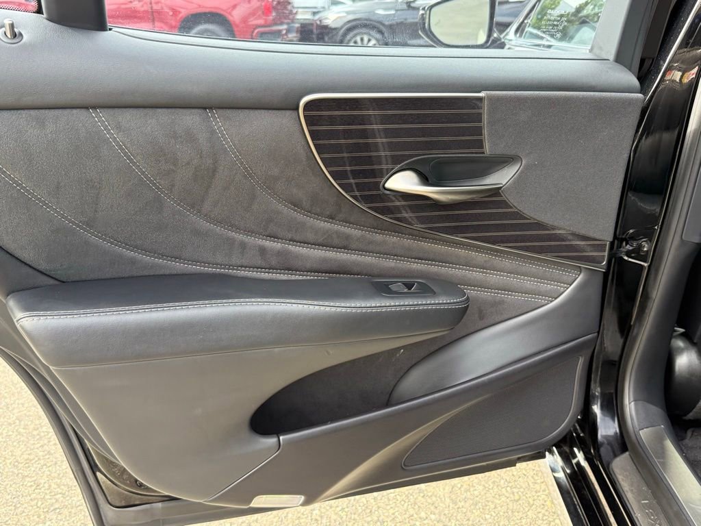 Used 2019 Lexus LS 500 w/ Accessory Package (Z2) RWD image 24