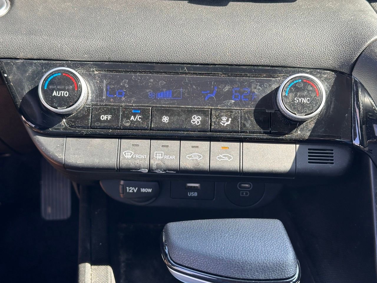 Used 2025 Hyundai Elantra Blue image 33