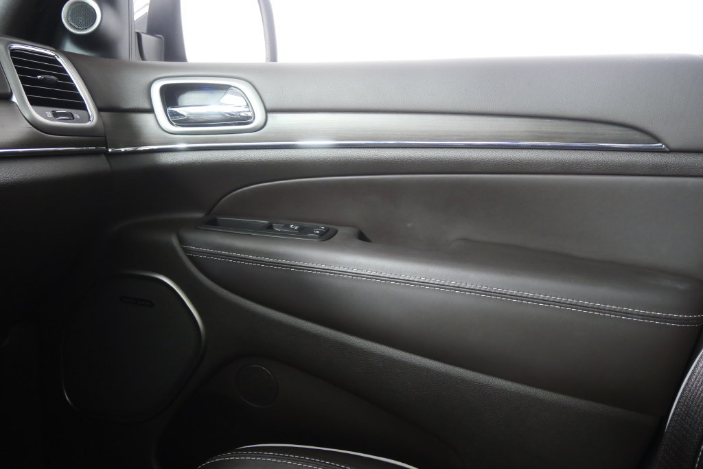 Used 2018 Jeep Grand Cherokee Overland RWD image 27