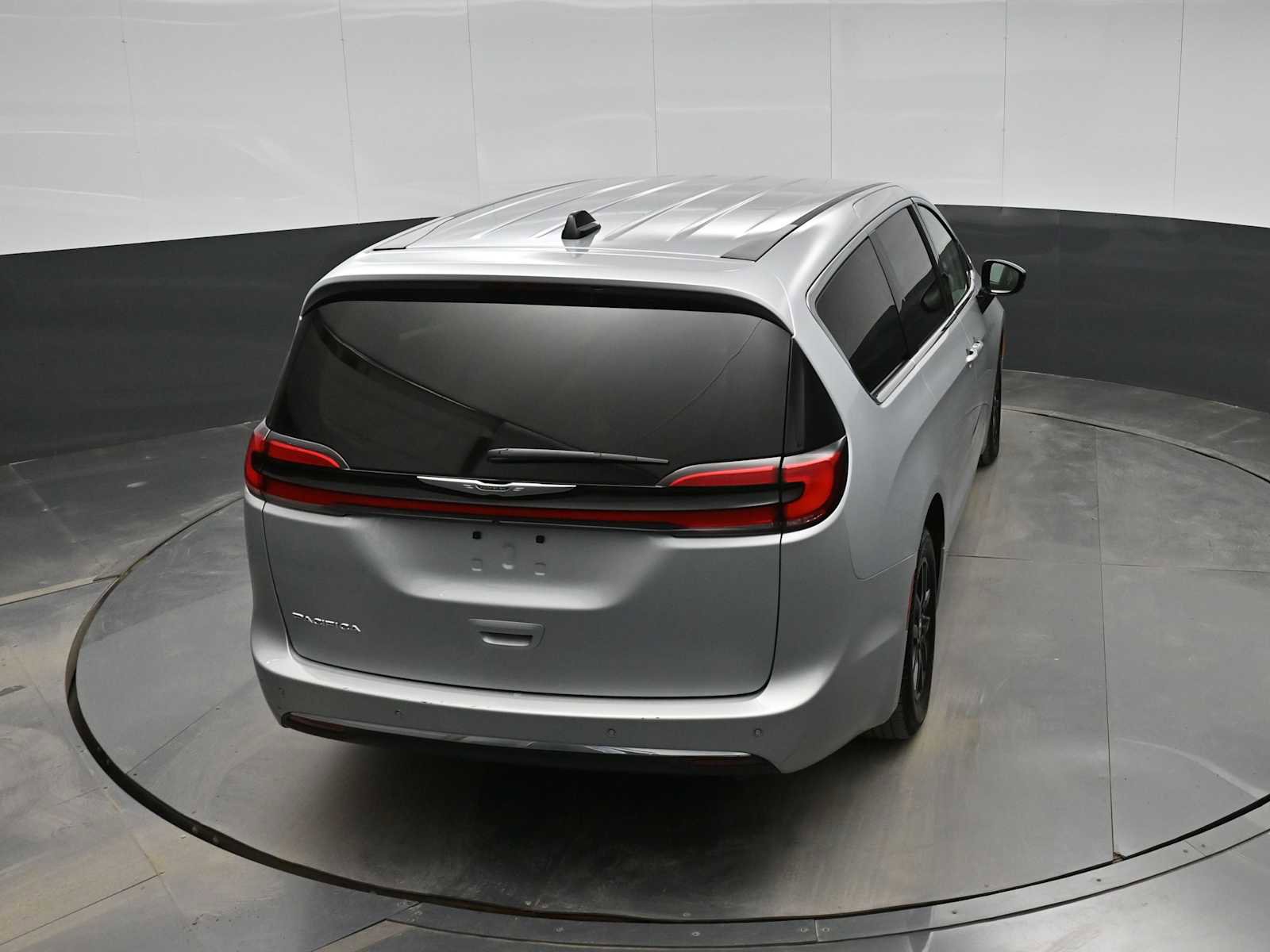 Used 2024 Chrysler Pacifica Touring-L image 27