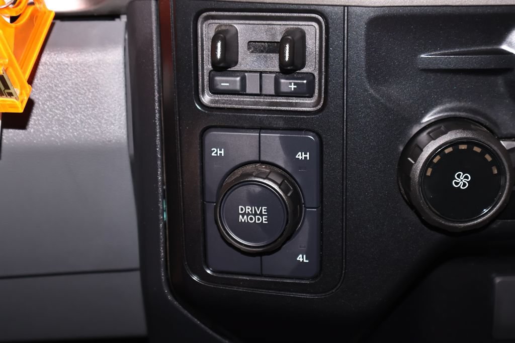 Certified 2025 Ford F550 4x4 Regular Cab Super Duty image 29