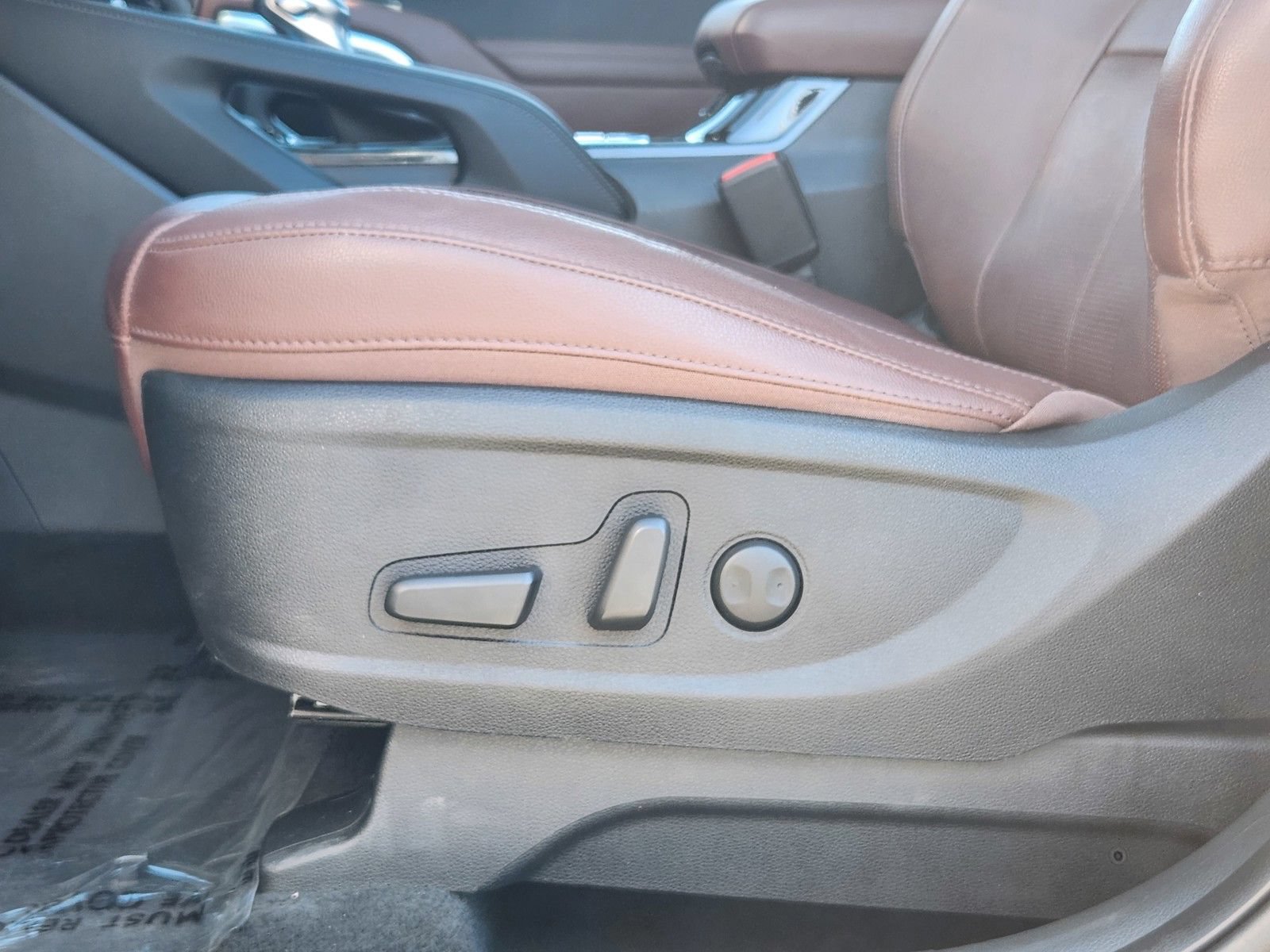 Used 2023 Kia Telluride EX w/ EX Captain's Chair Package AWD/4WD image 23