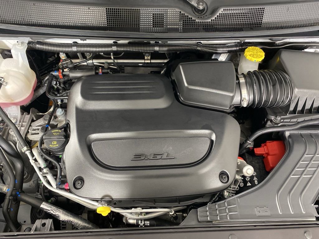 Used 2026 Chrysler Pacifica Select image 28