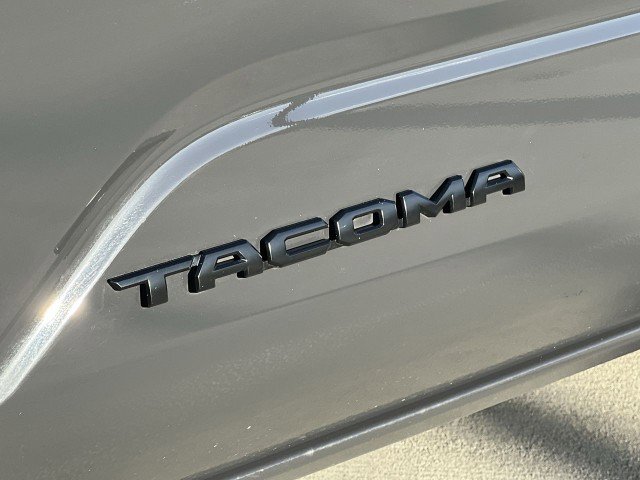 Used 2025 Toyota Tacoma TRD Off-Road image 31