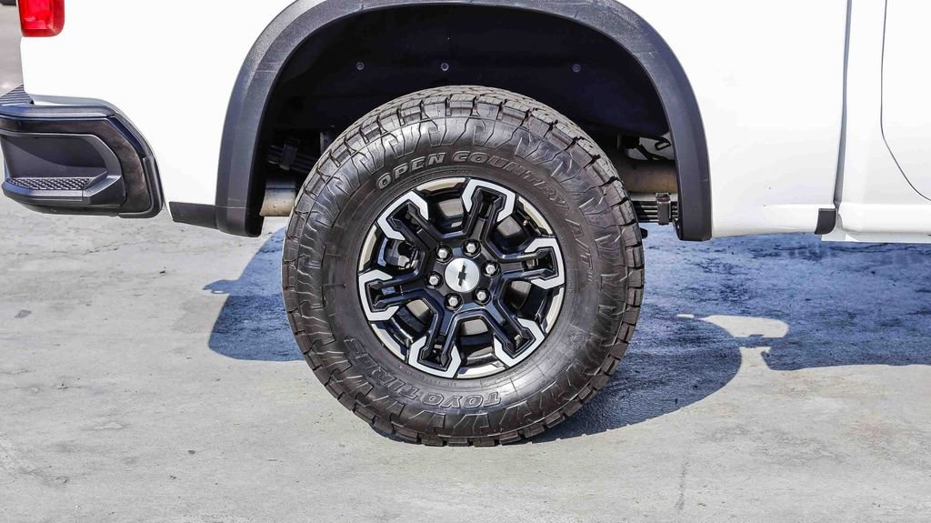 Used 2023 Chevrolet Silverado 1500 ZR2 w/ Technology Package AWD/4WD image 12