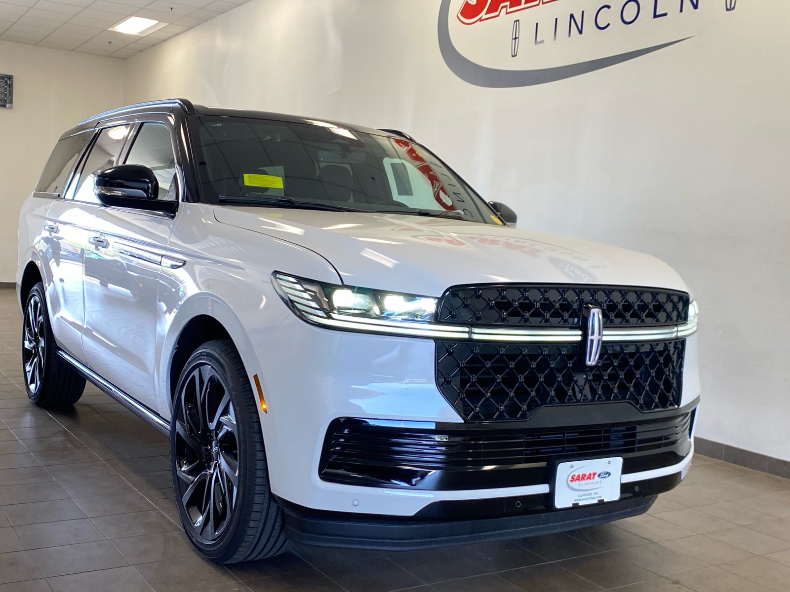 New 2026 Lincoln Navigator Black Label AWD/4WD image 2