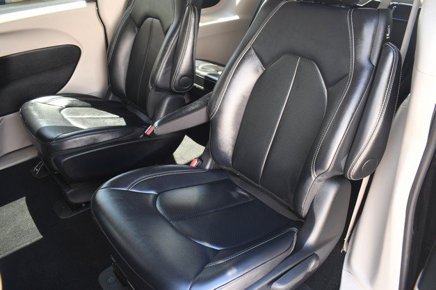 Used 2024 Chrysler Pacifica Limited FWD image 22