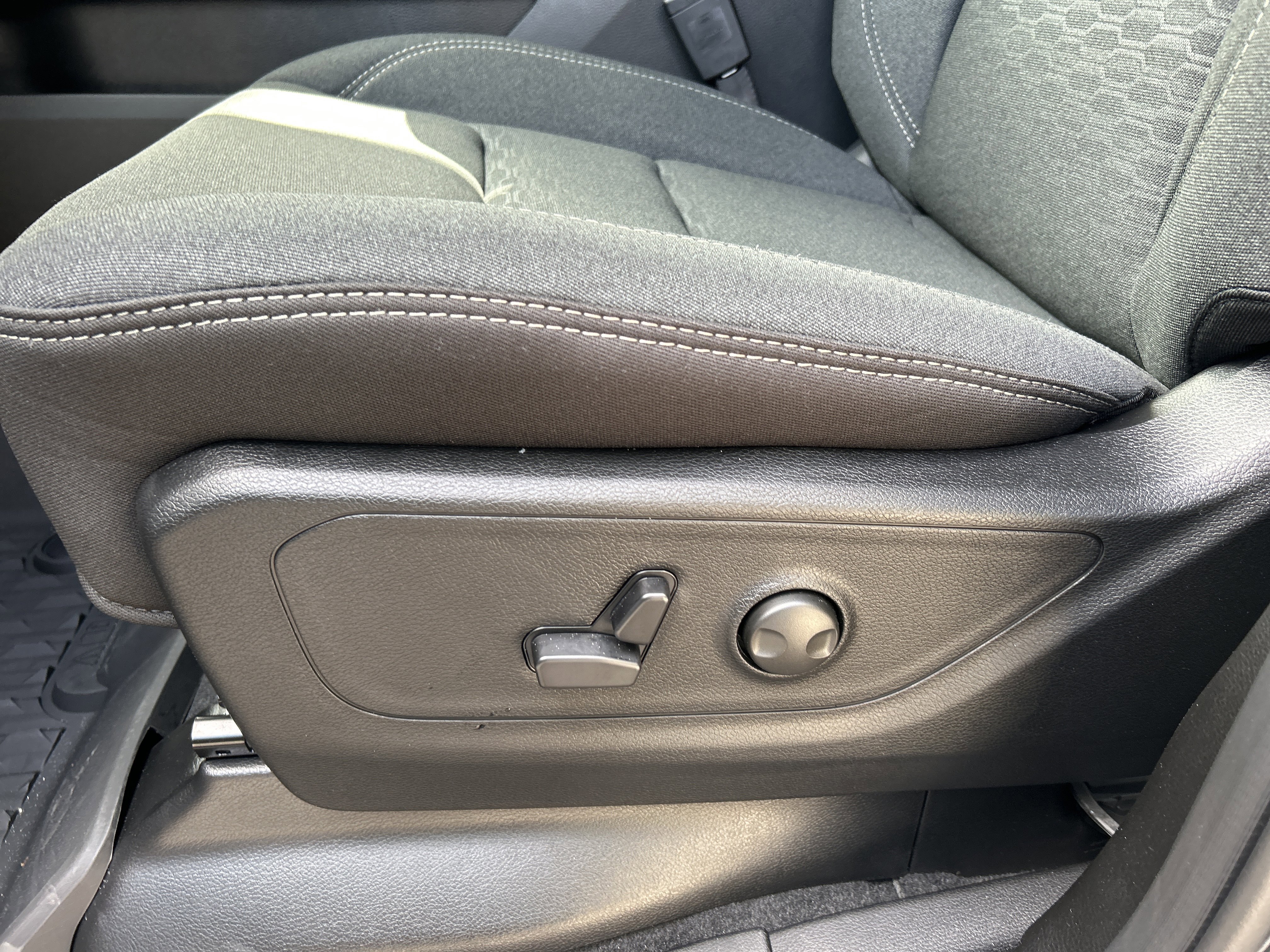 New 2026 RAM 1500 4x4 Crew Cab image 15