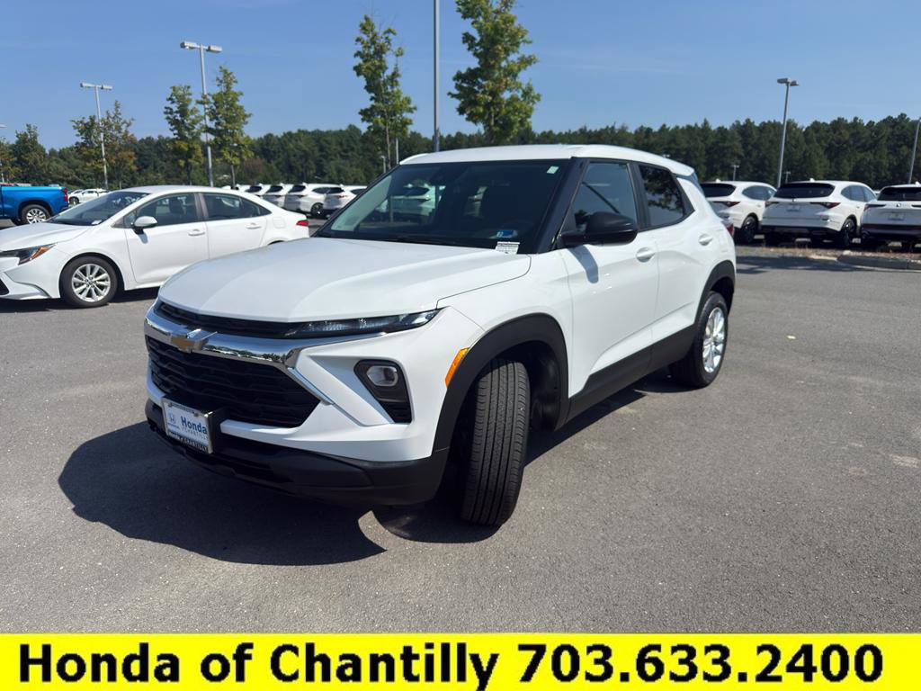 Used 2024 Chevrolet TrailBlazer LS w/ LS Convenience Package AWD/4WD image 3