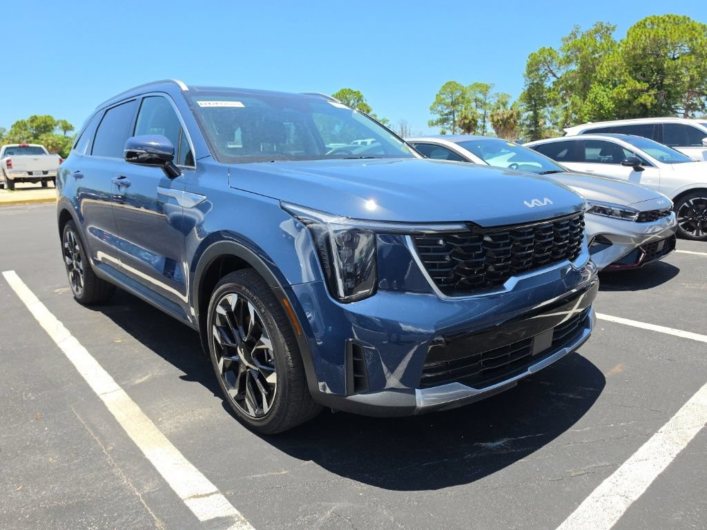 Certified 2025 Kia Sorento EX w/ Panoramic Sunroof Package