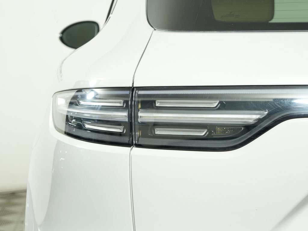 Certified 2023 Porsche Cayenne Platinum Edition AWD/4WD image 12