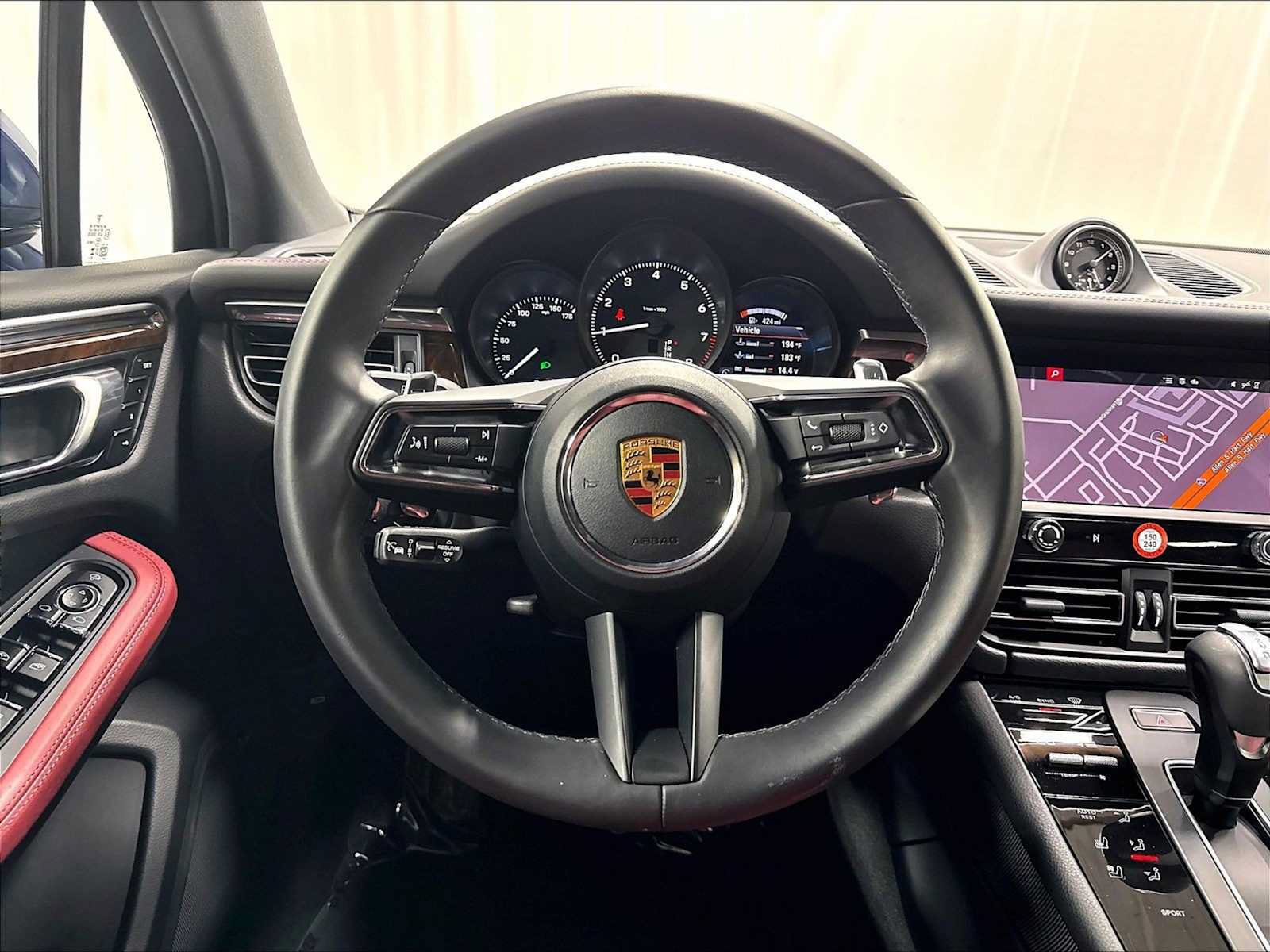 Used 2026 Porsche Macan AWD/4WD image 17