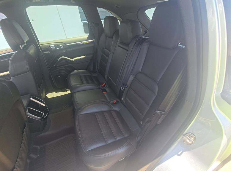 Used 2016 Porsche Cayenne S AWD/4WD image 9
