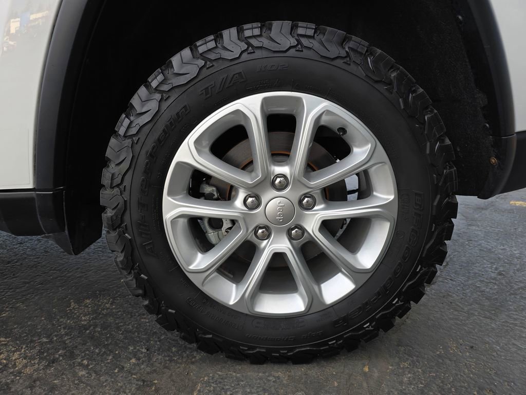 Used 2021 Jeep Grand Cherokee Laredo X AWD/4WD image 6