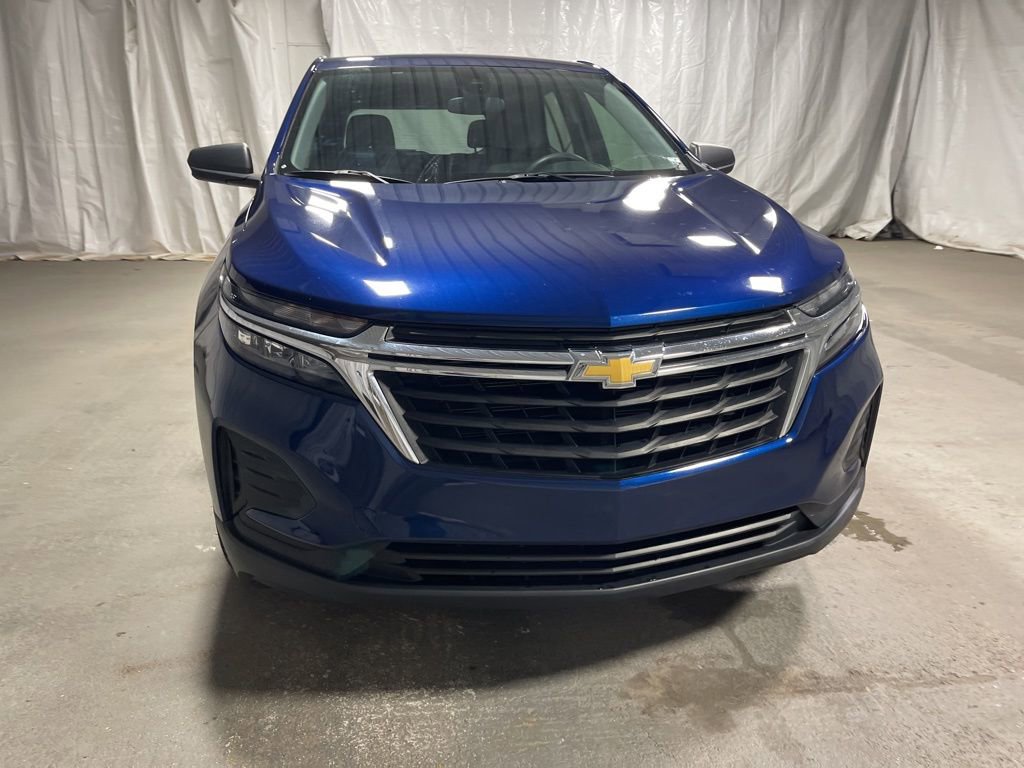 Used 2023 Chevrolet Equinox LS w/ LS Convenience Package FWD image 2
