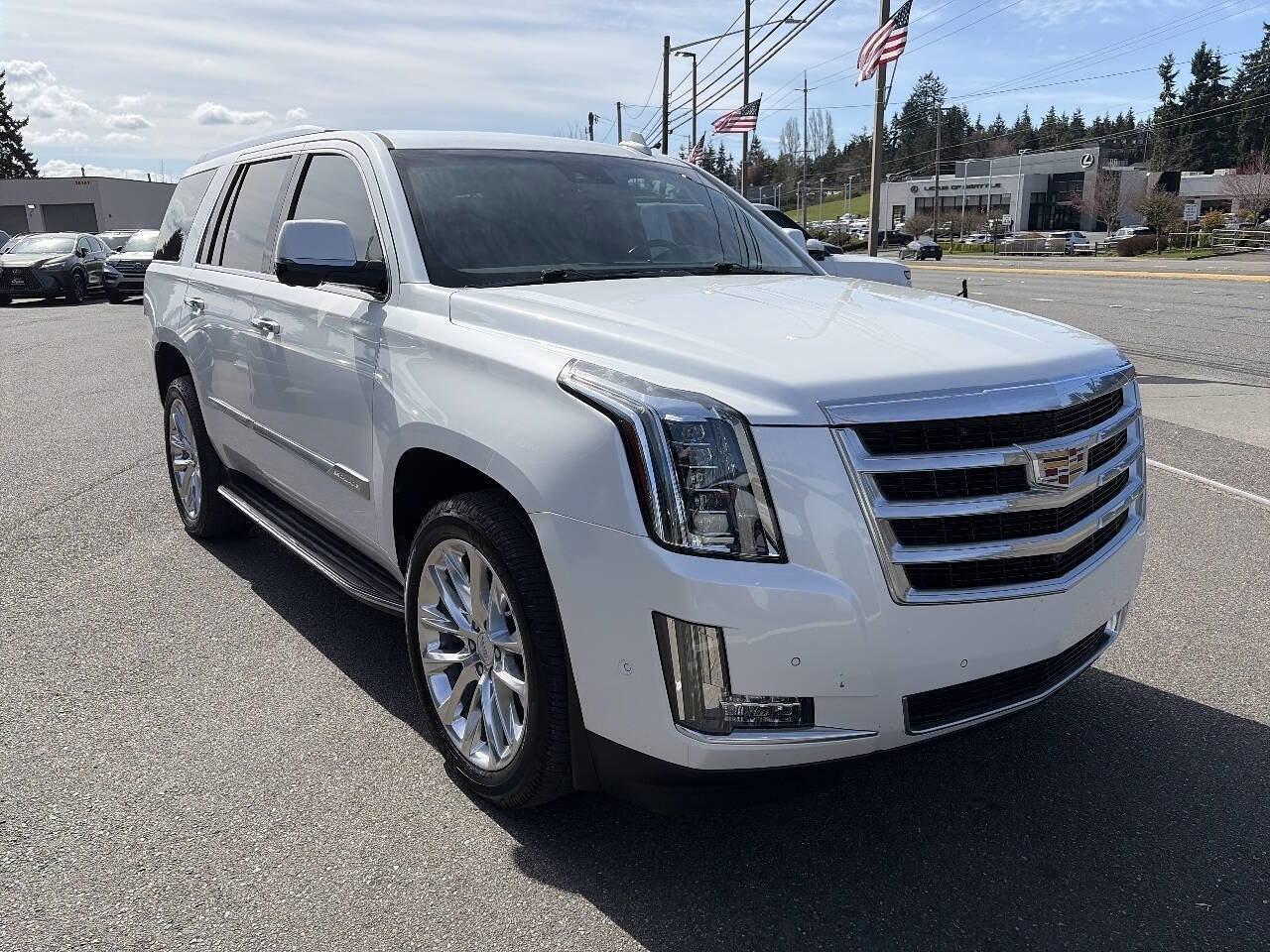 Used 2018 Cadillac Escalade Luxury AWD/4WD image 12