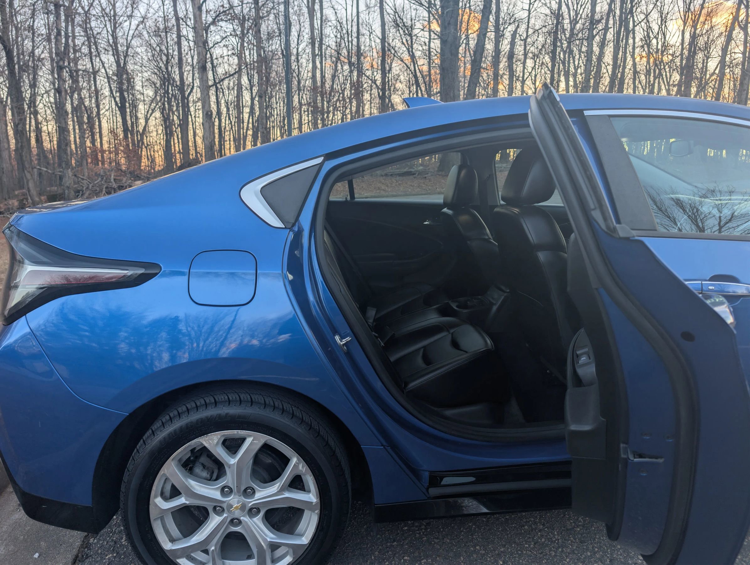Used 2016 Chevrolet Volt Premier w/ Driver Confidence Package image 12