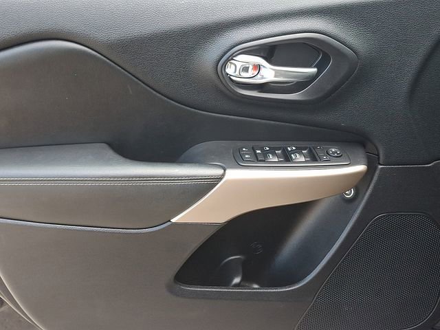 Used 2018 Jeep Cherokee Limited AWD/4WD image 14