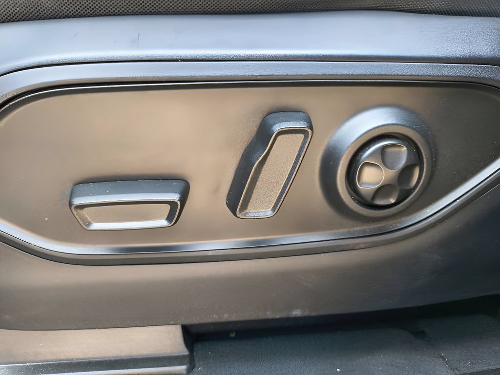 Used 2024 Jeep Grand Cherokee L Laredo AWD/4WD image 15