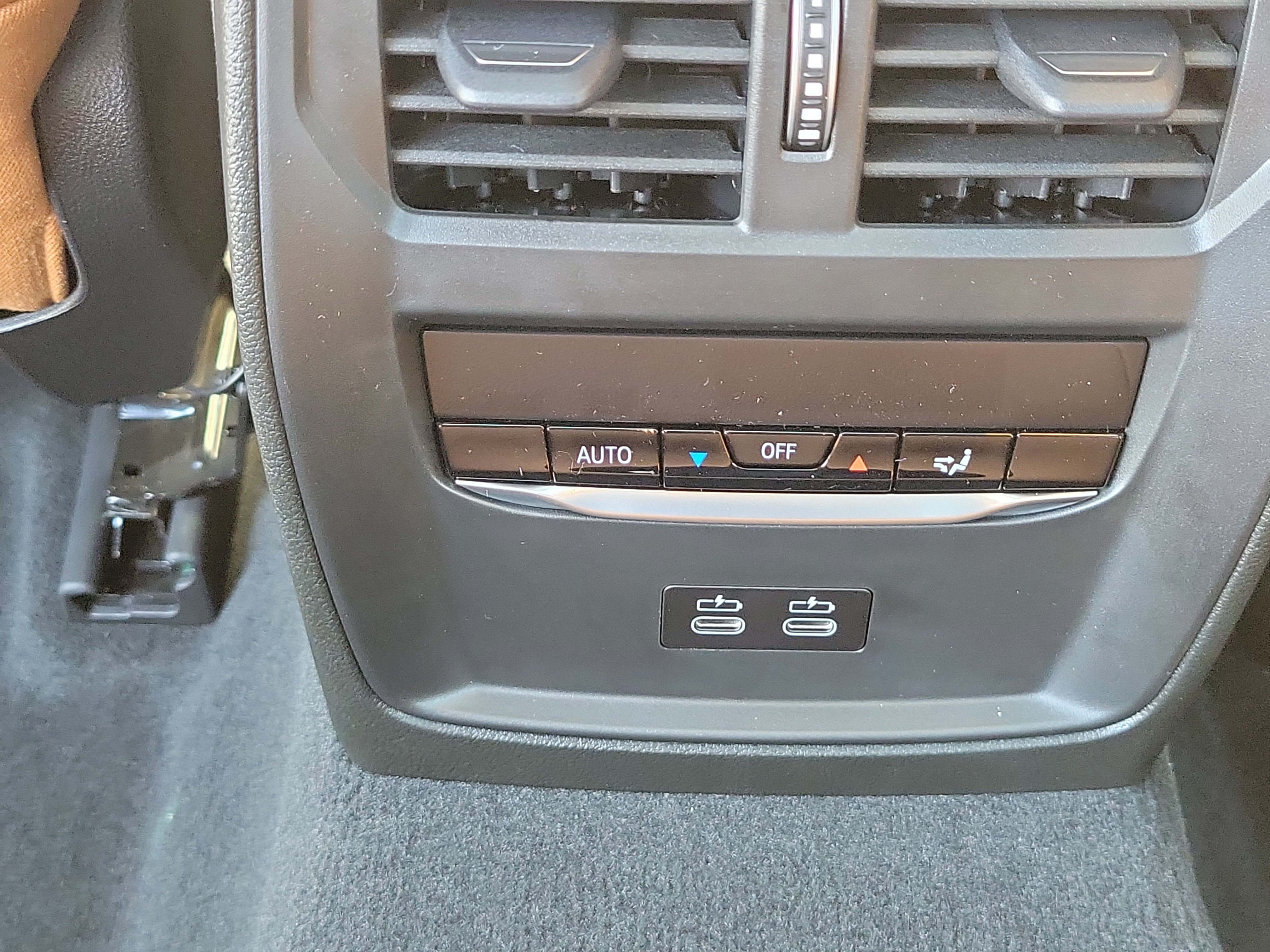 New 2026 BMW 330i Sedan w/ Convenience Package RWD image 16