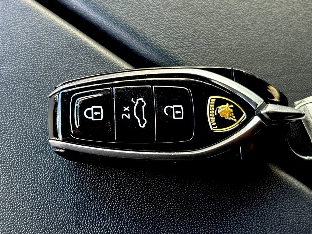 Used 2022 Lamborghini Urus image 38