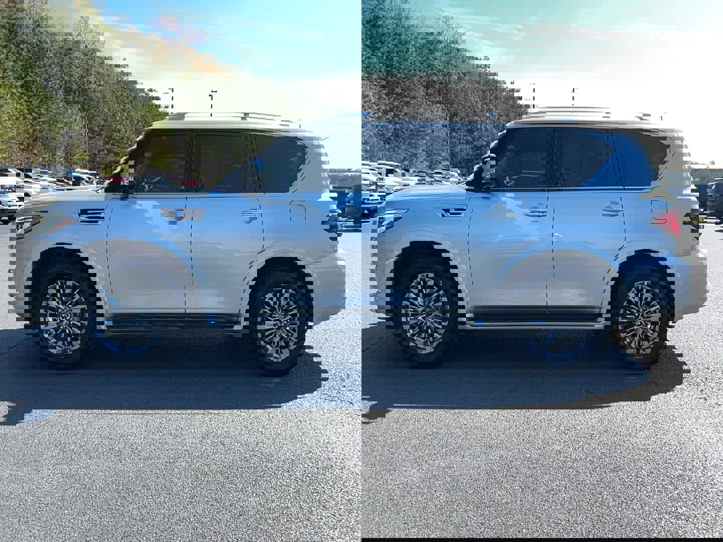 Used 2022 INFINITI QX80 Luxe w/ All-Season Package image 8