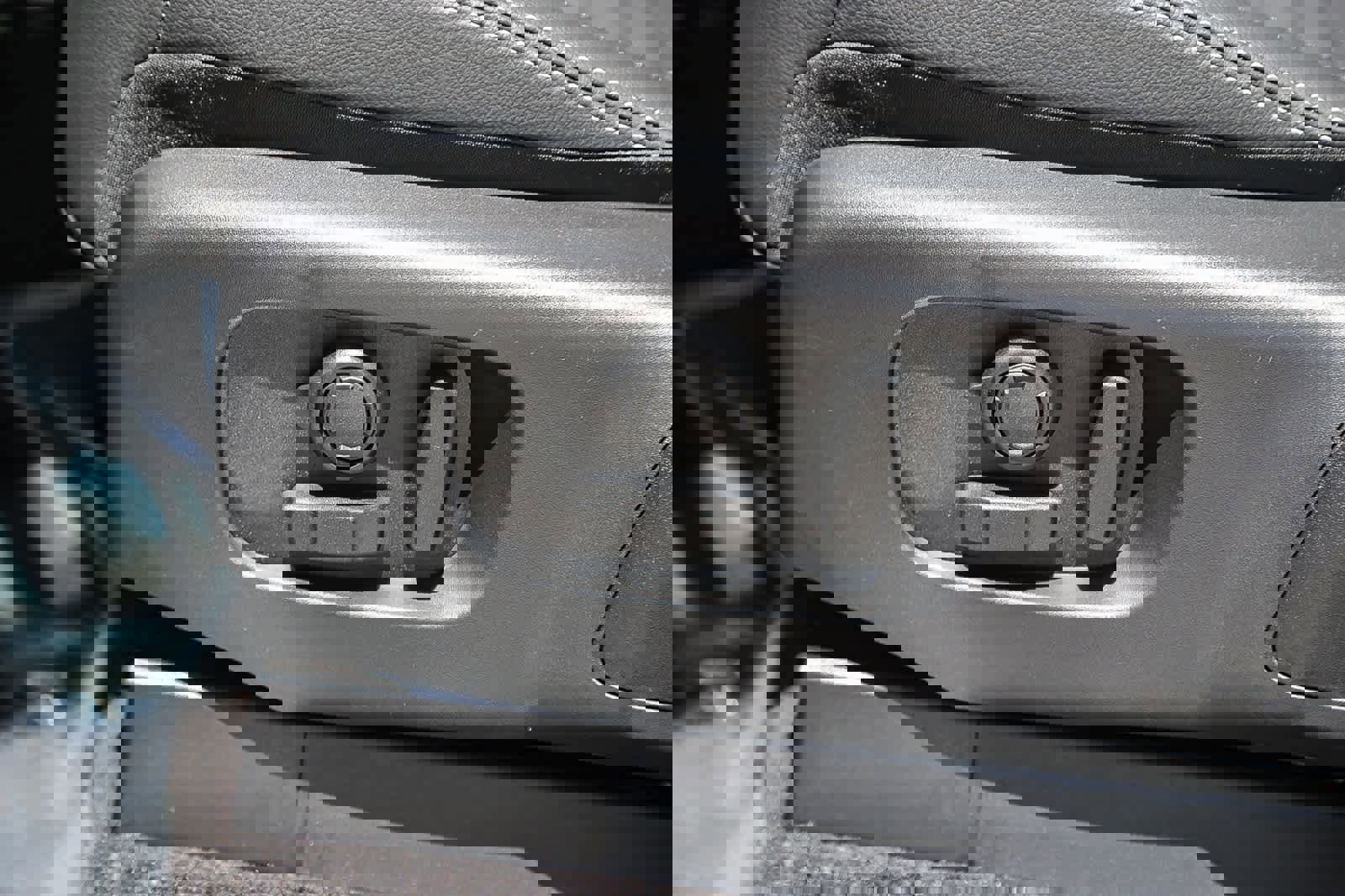 New 2025 Land Rover Discovery Dynamic SE image 21