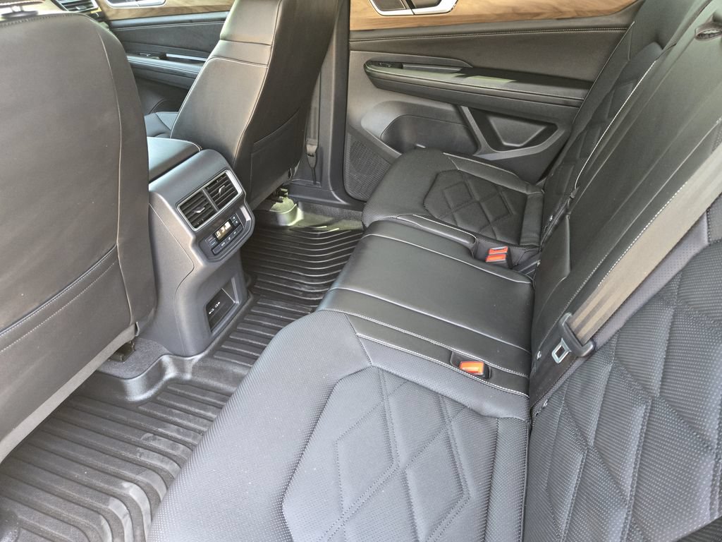 Used 2024 Volkswagen Atlas SE AWD/4WD image 29