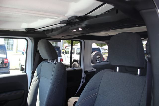 Used 2025 Jeep Wrangler Unlimited Sahara AWD/4WD image 21