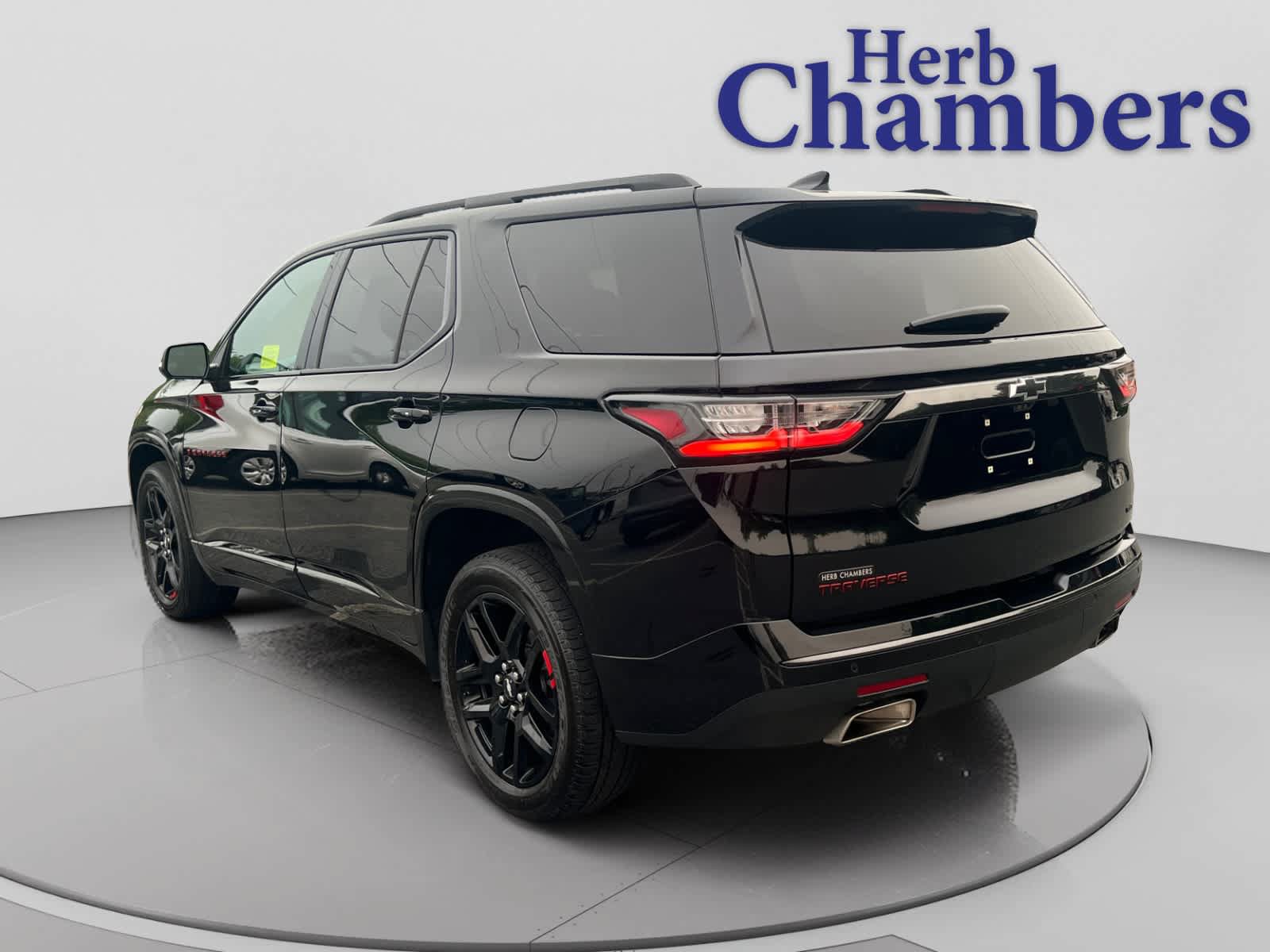 Used 2021 Chevrolet Traverse Premier w/ Redline Edition AWD/4WD image 3