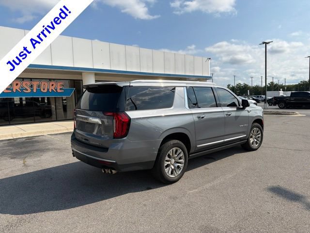 Used 2022 GMC Yukon XL Denali AWD/4WD image 3