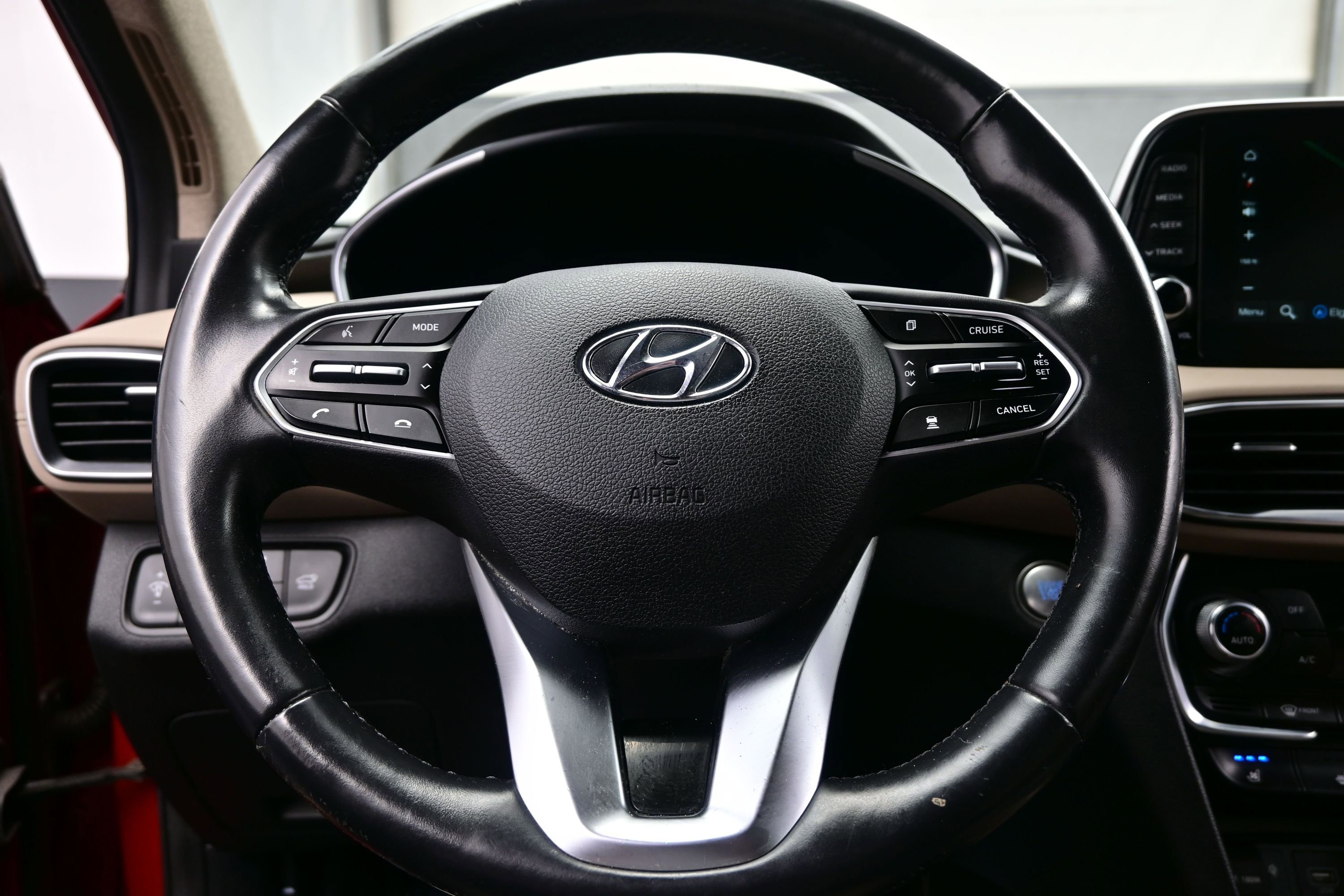 Used 2019 Hyundai Santa Fe AWD image 25