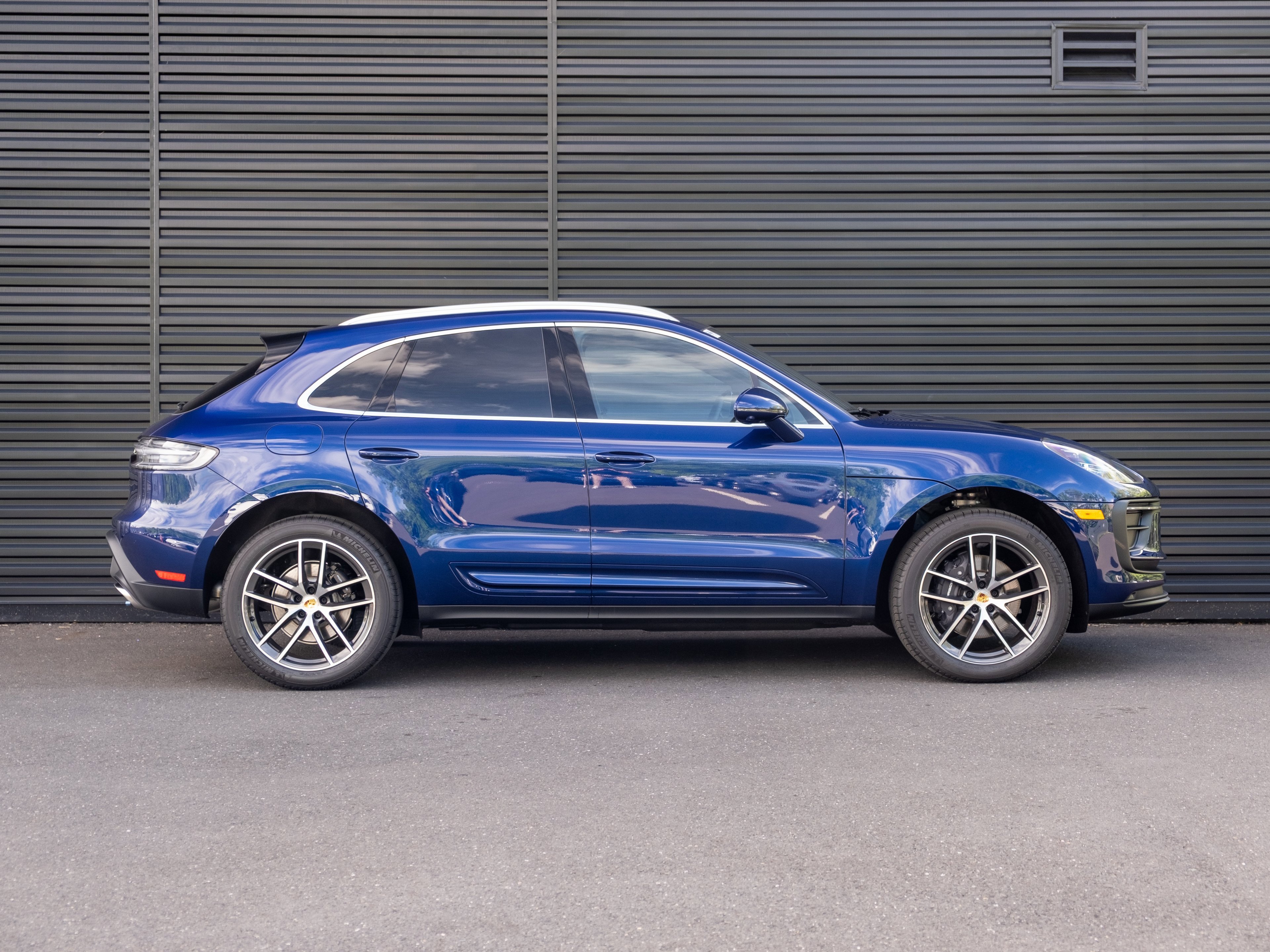 Certified 2025 Porsche Macan image 9